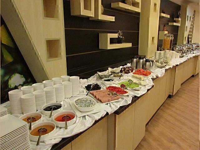 رزرو و خرید تور کیش هتل صدف با خدمات کامل و گشت جزیره بهمراه پرواز چارتری و منوی بوفه آژانس هواپیمایی آریا اوج پرواز مجر