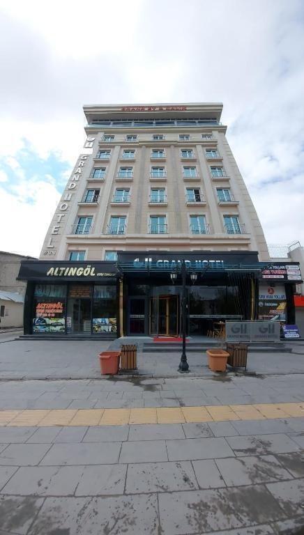  تور وان ویژه کنسرت با بلیط کنسرت معین و شادمه عقیلی وی آی پی بهمراه عکس و لوکیشن و نظرات مسافران با اتوبوس vip لحظه آخری 