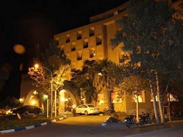 خرید تور کاشان هتل پنج ستاره امیر کبیر با اتوبوس وی آی پی در آژانس هواپیمایی آریا اوج پرواز کرج