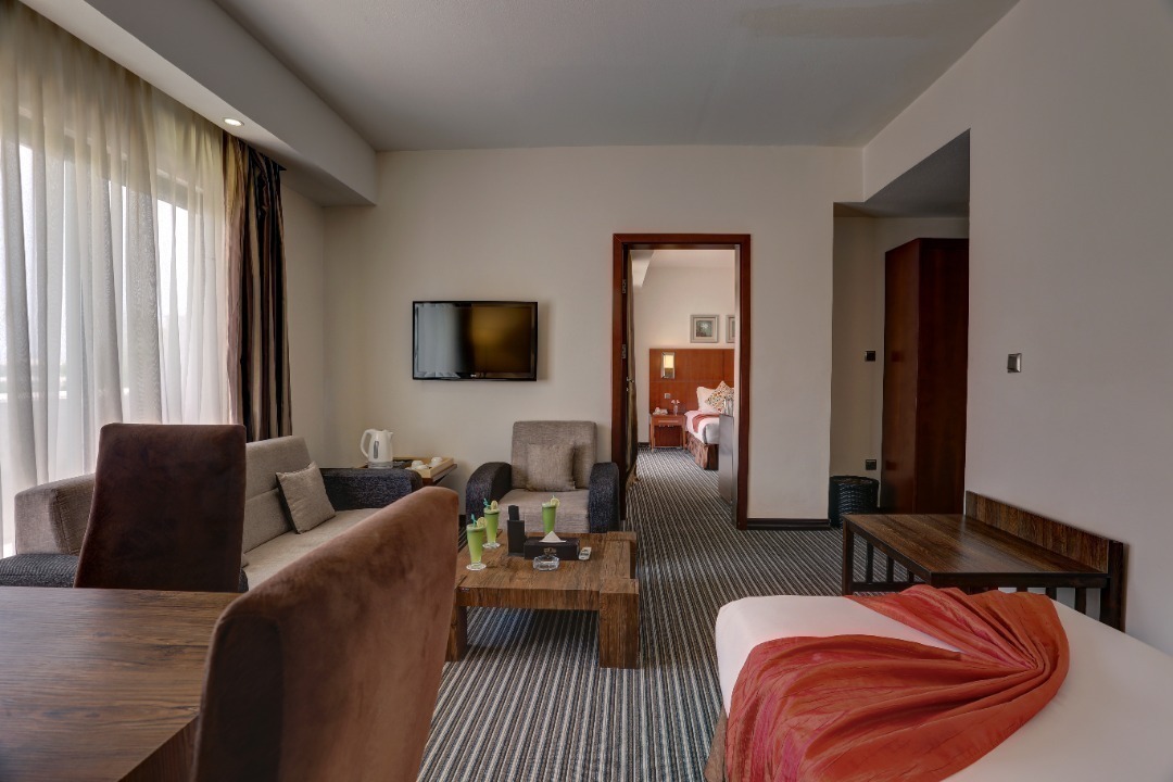 رزرو و خرید تور کیش هتل شایگان کیش با خدمات کامل و گشت جزیره بهمراه پرواز چارتری و منوی بوفه آژانس هواپیمایی آریا اوج پر