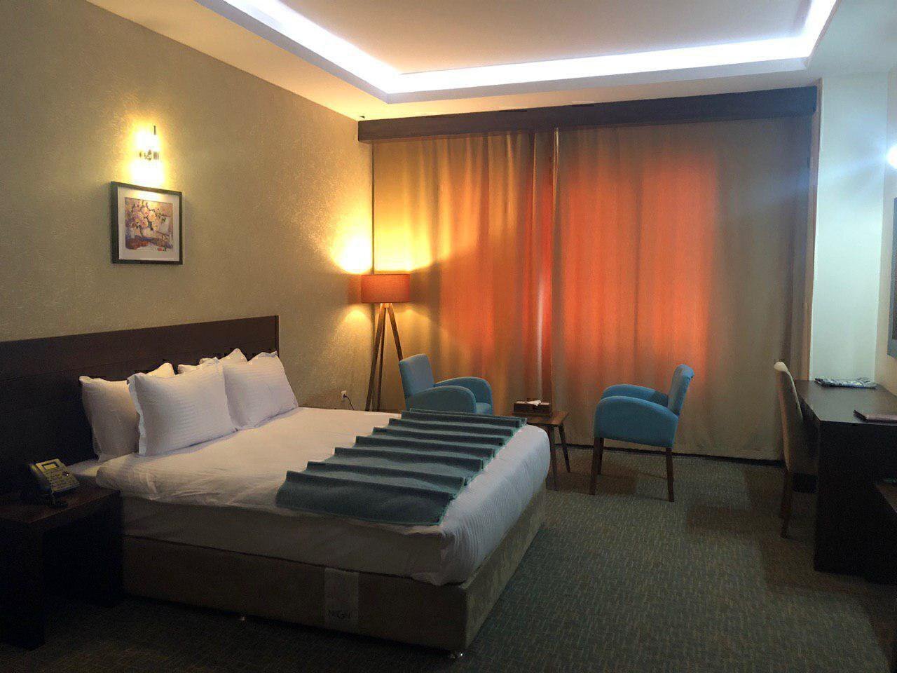 رزرو و خرید تور کیش هتل لیلیوم کیش با خدمات کامل و گشت جزیره بهمراه پرواز چارتری و منوی بوفه آژانس هواپیمایی آریا اوج پر