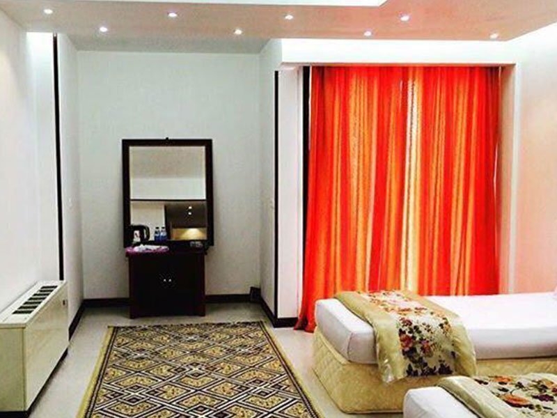 خرید تور کاشان هتل پنج ستاره امیر کبیر با اتوبوس وی آی پی در آژانس هواپیمایی آریا اوج پرواز کرج