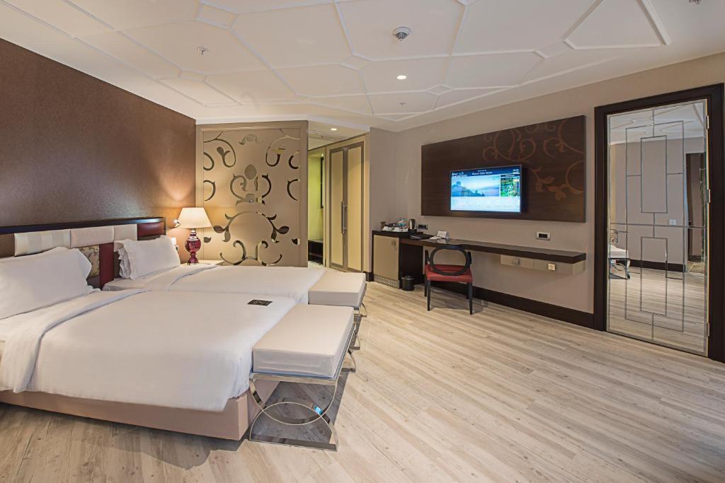  The Elysium Taksim Hotel 