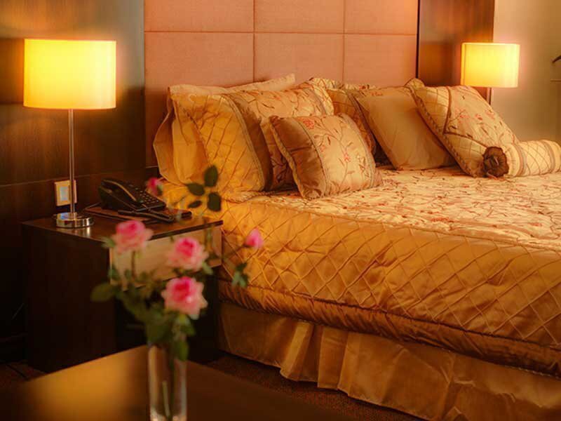 رزرو و خرید تور کیش هتل ایران با خدمات کامل و گشت جزیره بهمراه پرواز چارتری و منوی بوفه آژانس هواپیمایی آریا اوج پرواز م