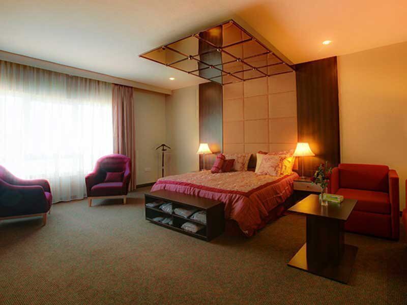 رزرو و خرید تور کیش هتل ایران با خدمات کامل و گشت جزیره بهمراه پرواز چارتری و منوی بوفه آژانس هواپیمایی آریا اوج پرواز م