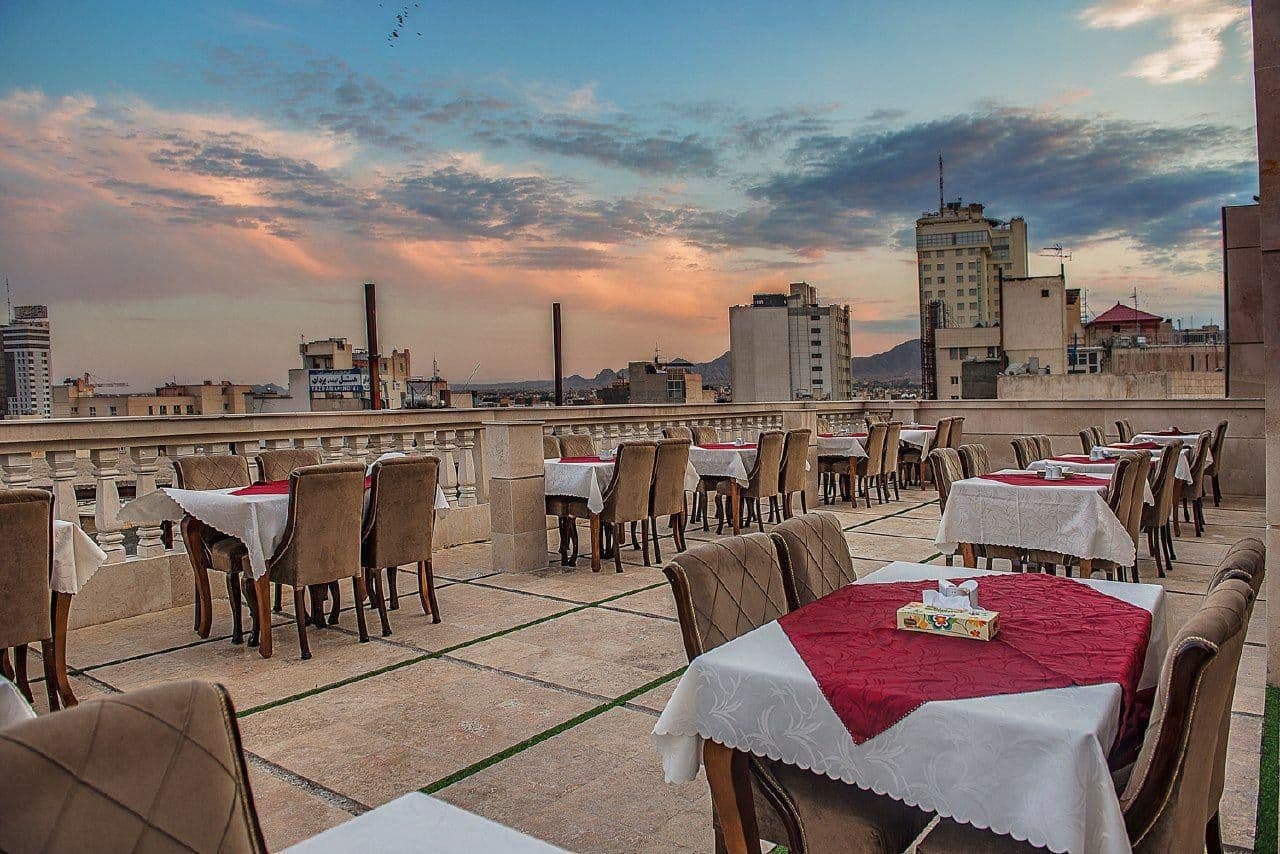  هتل-اطلس-مشهد-زمینی-با-قطار-غزال-فولبرد-شام-ناهار-صبحانه-نزدیک-حرم 