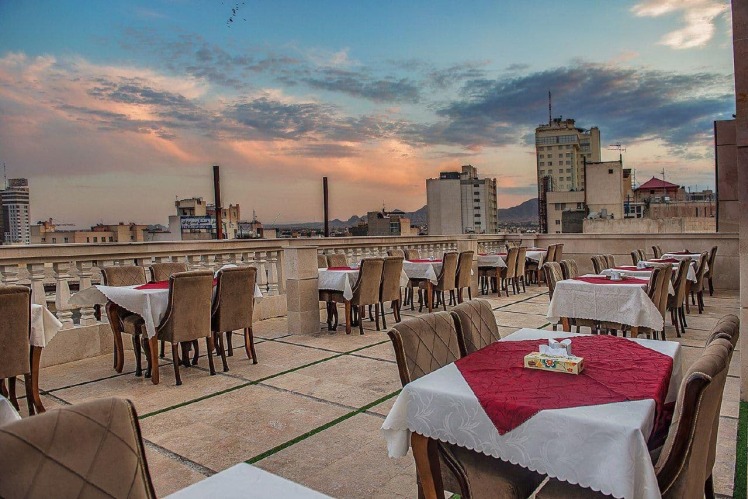 هتل-اطلس-مشهد-زمینی-با-قطار-غزال-فولبرد-شام-ناهار-صبحانه-نزدیک-حرم