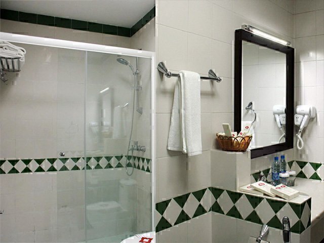 رزرو و خرید تور کیش هتل صدف با خدمات کامل و گشت جزیره بهمراه پرواز چارتری و منوی بوفه آژانس هواپیمایی آریا اوج پرواز مجر