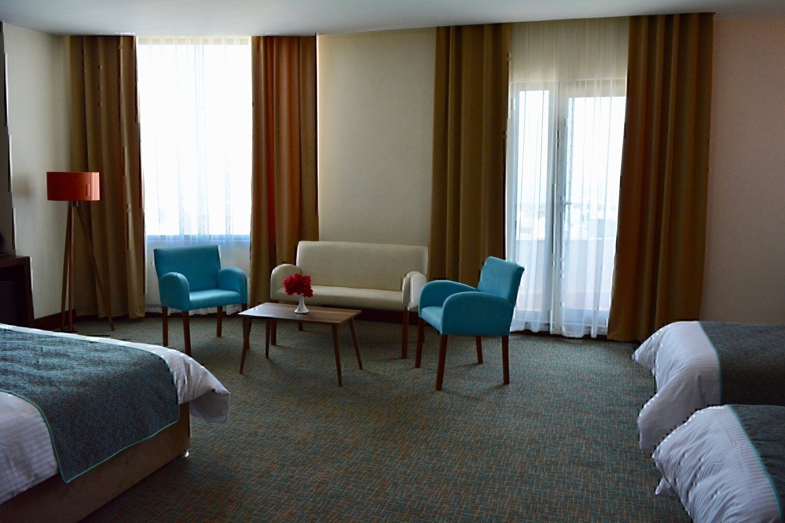 رزرو و خرید تور کیش هتل لیلیوم کیش با خدمات کامل و گشت جزیره بهمراه پرواز چارتری و منوی بوفه آژانس هواپیمایی آریا اوج پر