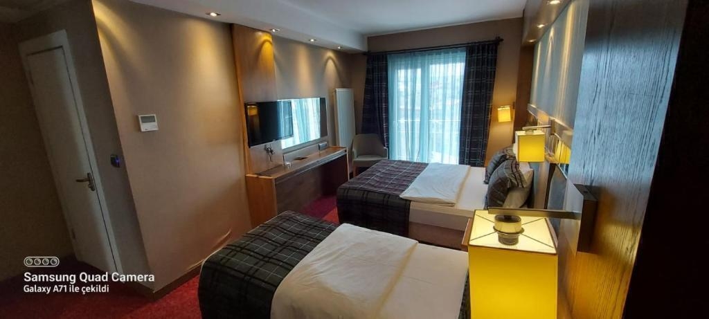  تور وان ویژه کنسرت با بلیط کنسرت معین و شادمه عقیلی وی آی پی بهمراه عکس و لوکیشن و نظرات مسافران با اتوبوس vip لحظه آخری 