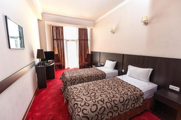 قیمت تور ارمنستان هتل رجینه Regineh Hotel