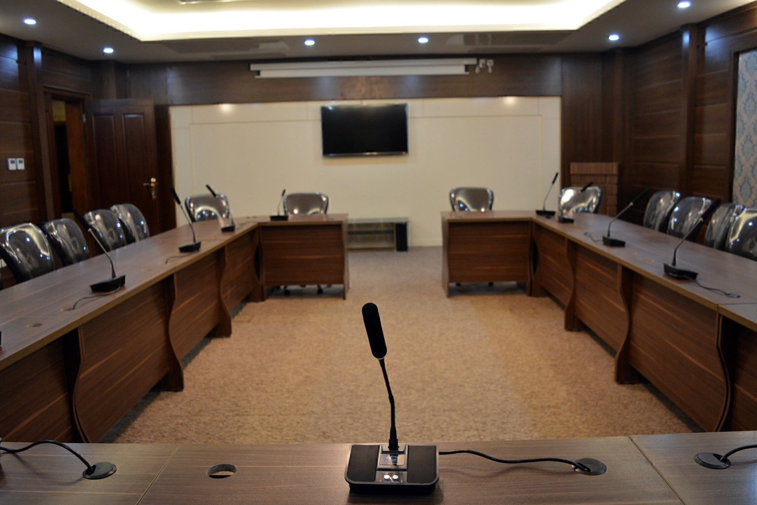 رزرو و خرید تور کیش هتل لیلیوم کیش با خدمات کامل و گشت جزیره بهمراه پرواز چارتری و منوی بوفه آژانس هواپیمایی آریا اوج پر