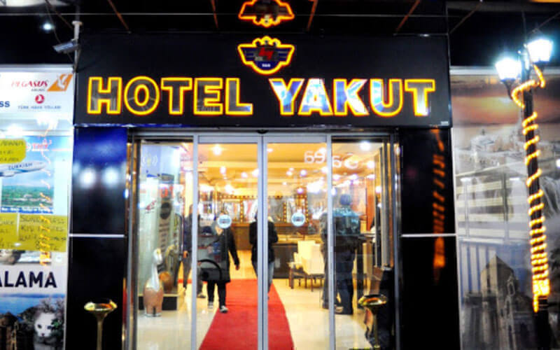 تور وان هتل یاکوت بهمراه عکس و لوکیشن و نظرات مسافران با اتوبوس vip لحظه آخری ارزان اقامت در هتل های کولر دار مرکز شهر د