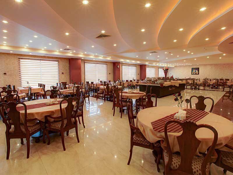 رزرو و خرید تور کیش هتل ایران با خدمات کامل و گشت جزیره بهمراه پرواز چارتری و منوی بوفه آژانس هواپیمایی آریا اوج پرواز م