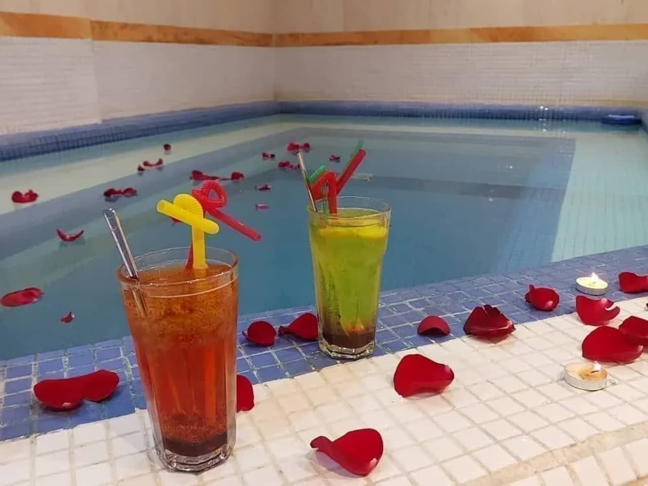 استخر هتل سایه