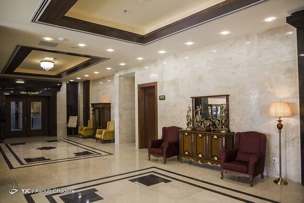 رزرو و خرید تور کیش هتل لیلیوم کیش با خدمات کامل و گشت جزیره بهمراه پرواز چارتری و منوی بوفه آژانس هواپیمایی آریا اوج پر