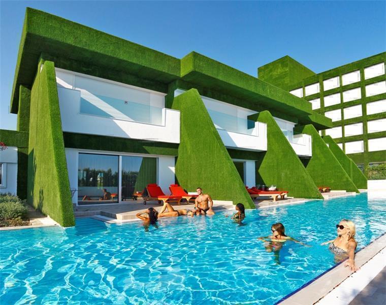 استخر هتل آدم و حوا آریا اوج پرواز