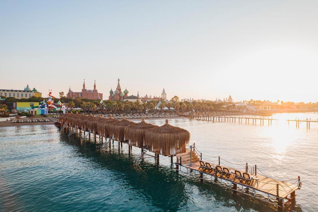  تور آنتالیا هتل کرملین پالاس 