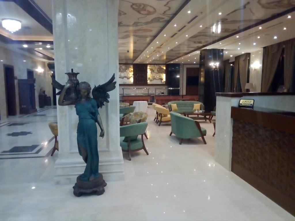 رزرو و خرید تور کیش هتل لیلیوم کیش با خدمات کامل و گشت جزیره بهمراه پرواز چارتری و منوی بوفه آژانس هواپیمایی آریا اوج پر