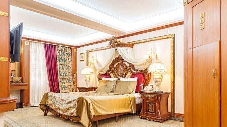 تور مشهد هوایی هتل قصر طلایی پنج ستاره بهمراه عکس و لوکیشن و نظرات مسافران با پرواز اتوبوس vip لحظه آخری ارزان اقامت د