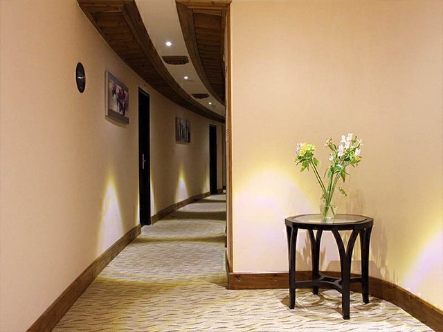 رزرو و خرید تور کیش هتل صدف با خدمات کامل و گشت جزیره بهمراه پرواز چارتری و منوی بوفه آژانس هواپیمایی آریا اوج پرواز مجر