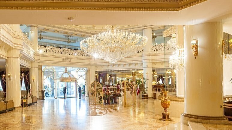 تور مشهد هوایی هتل قصر طلایی پنج ستاره بهمراه عکس و لوکیشن و نظرات مسافران با پرواز اتوبوس vip لحظه آخری ارزان اقامت د