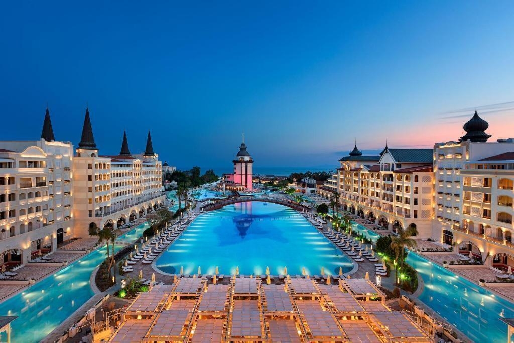 تور نوروزی آنتالیا هتل تایتانیک ماردان پالاس Titanic Mardan Palace