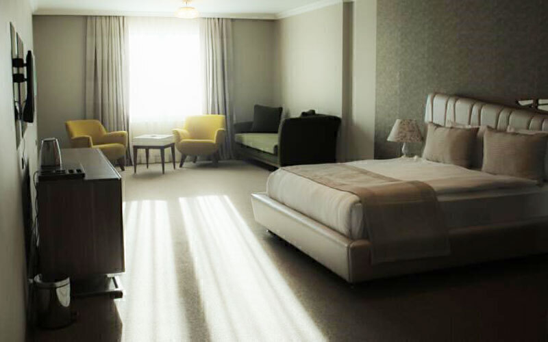 تور وان هتل رویال میلانو بهمراه عکس و لوکیشن و نظرات مسافران با اتوبوس vip لحظه آخری ارزان اقامت در هتل های کولر دار مرک