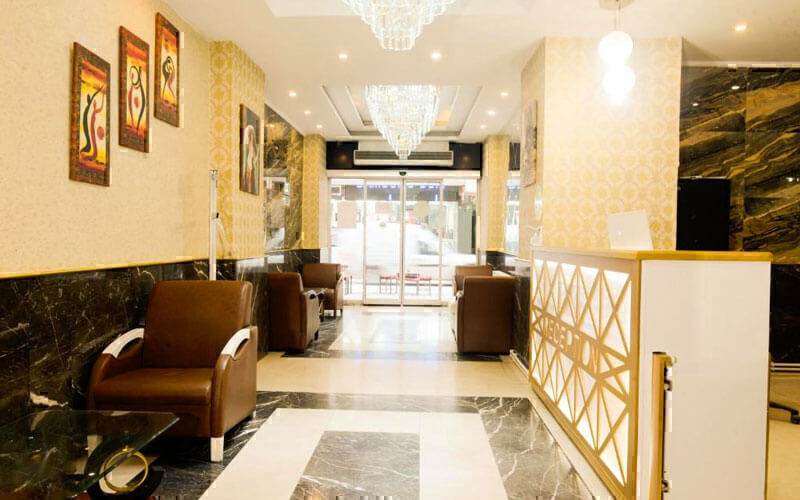 تور وان هتل یاکوت بهمراه عکس و لوکیشن و نظرات مسافران با اتوبوس vip لحظه آخری ارزان اقامت در هتل های کولر دار مرکز شهر د